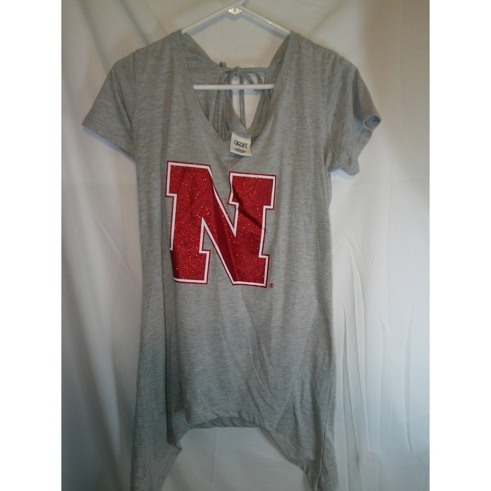 E5 Nebraska Huskers T-Shirt V-Neck Tie Back Gray Red Glitter‎ N Logo L